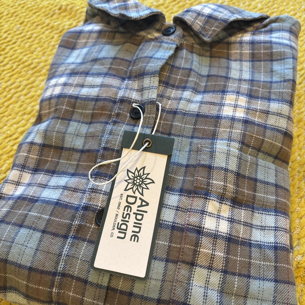 Alpine Design Women's Size‎ Large Midweight Flannel Shirt With Buttons